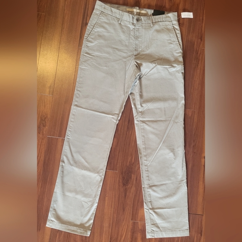 Banana Republic Lived-In Straight Fit Chino
